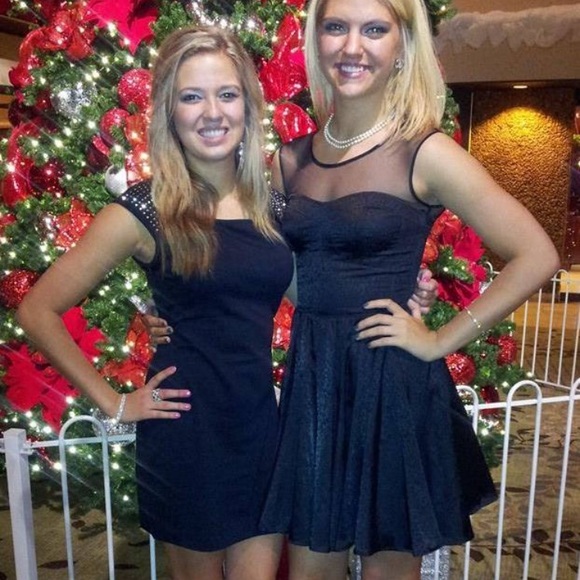 Guess mesh formal dress - Picture 1 of 8